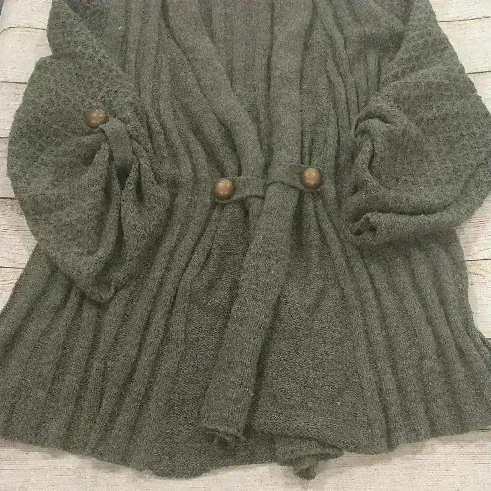 Carolyn Taylor Cardigan Sweater - Picture 2 of 9
